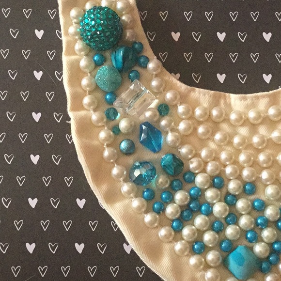 Pearl and blue bib - Picture 2 of 4